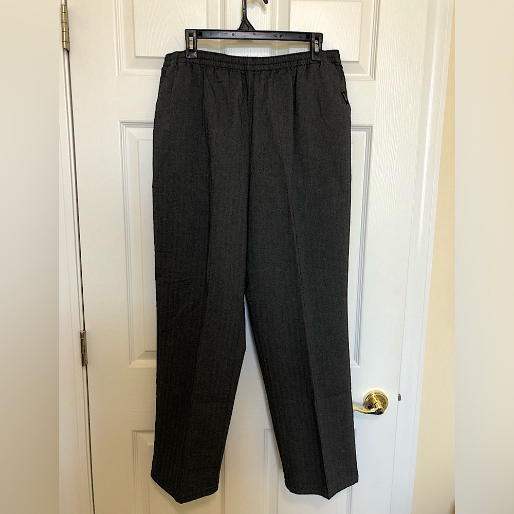 NWT Womens Pull on Pants, 18W petite, inseam 28 1/2 100% cotton, brand Chic